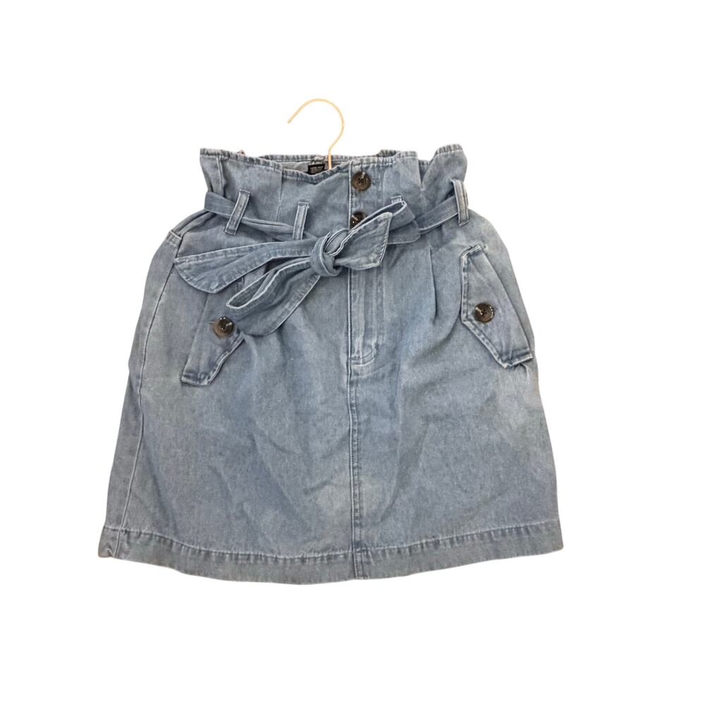 Who what wear cotton denim skirt with belt size 4 with pockets